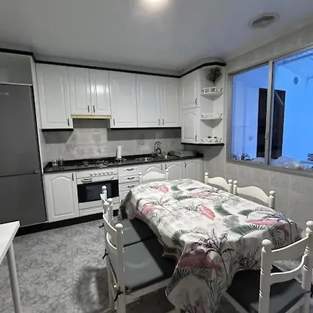 Amplio Y Acogedor Piso En El Centro De Apartamento Carballo